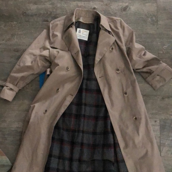 London Fog Jackets & Blazers - Women’s size 10 petite trench coat